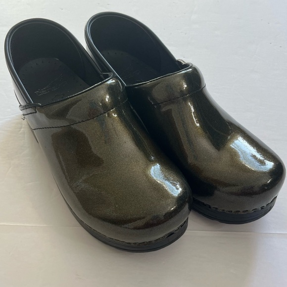 Dansko Professional Metallic Clogs Size 38 - Picture 1 of 8